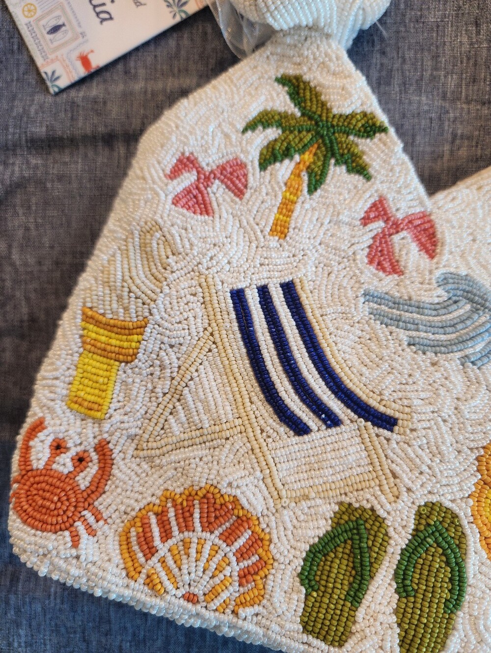 NWT Beaded Beach Motif Bucket Bag - White with Yellow & Green Accents - Picture 2 of 13